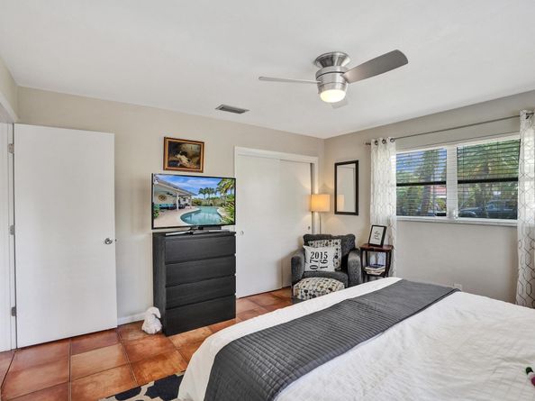 1866 NE 33rd St, Oakland Park FL 33306