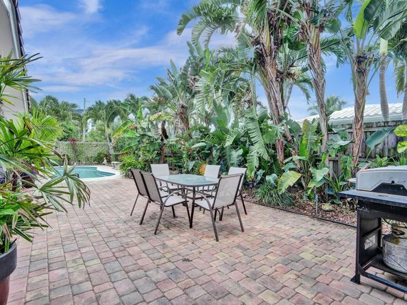 1866 NE 33rd St, Oakland Park FL 33306