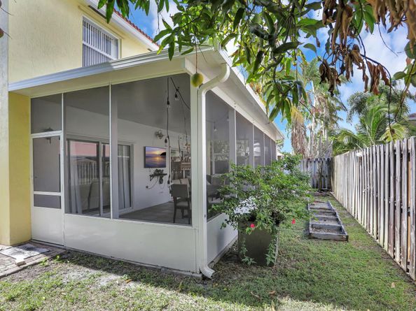 3385 Seabreeze Lane, Margate FL 33063
