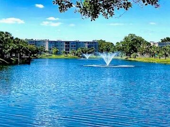 225 Bonnie Boulevard 106, Palm Springs FL 33461
