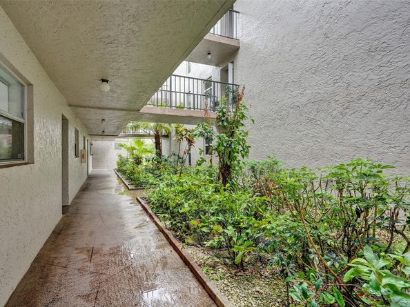 3100 Riverside Dr 109, Coral Springs FL 33065