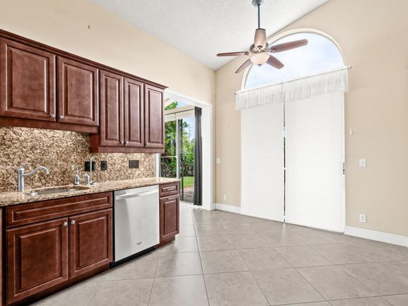 13917 Palm Grove Place, Palm Beach Gardens FL 33418
