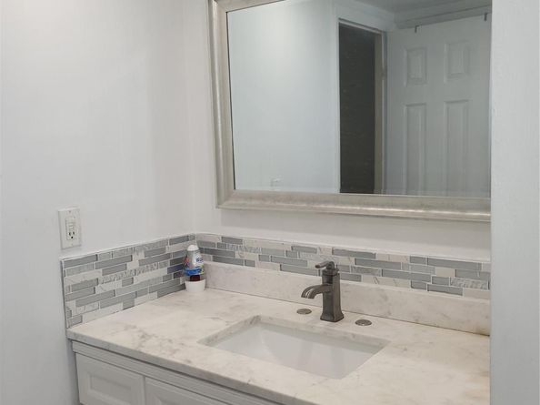 1075 NE Miami Gardens Dr 706, Miami FL 33179