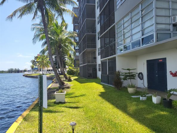 1075 NE Miami Gardens Dr 706, Miami FL 33179