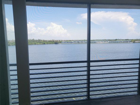 1075 NE Miami Gardens Dr 706, Miami FL 33179