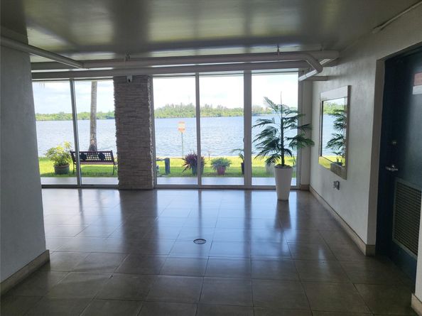 1075 NE Miami Gardens Dr 706, Miami FL 33179