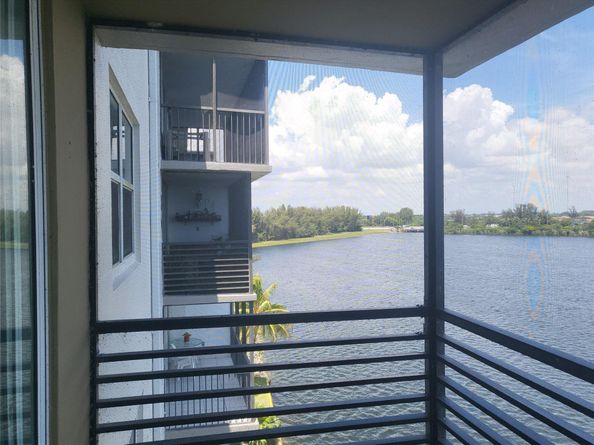 1075 NE Miami Gardens Dr 706, Miami FL 33179
