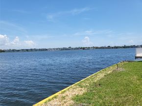 1075 NE Miami Gardens Dr 706, Miami FL 33179