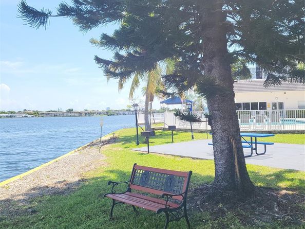 1075 NE Miami Gardens Dr 706, Miami FL 33179