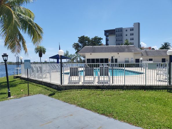 1075 NE Miami Gardens Dr 706, Miami FL 33179