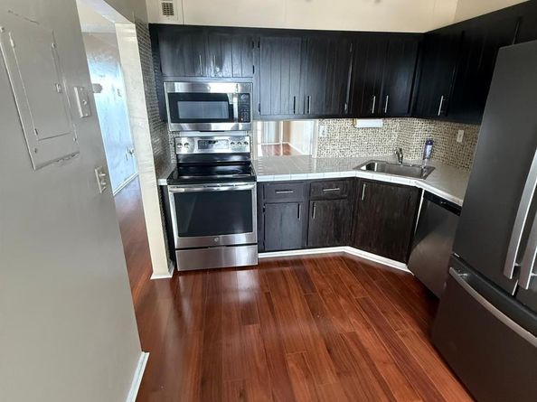 1075 NE Miami Gardens Dr 706, Miami FL 33179