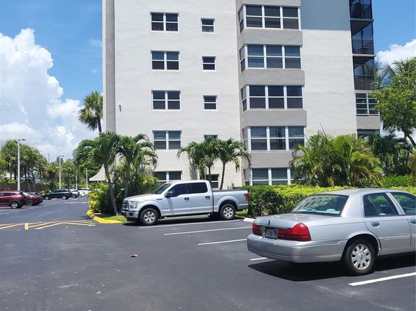 1075 NE Miami Gardens Dr 706, Miami FL 33179