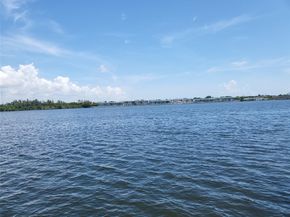 1075 NE Miami Gardens Dr 706, Miami FL 33179