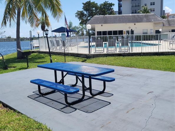 1075 NE Miami Gardens Dr 706, Miami FL 33179