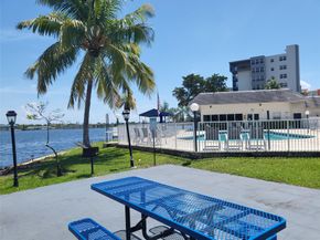 1075 NE Miami Gardens Dr 706, Miami FL 33179