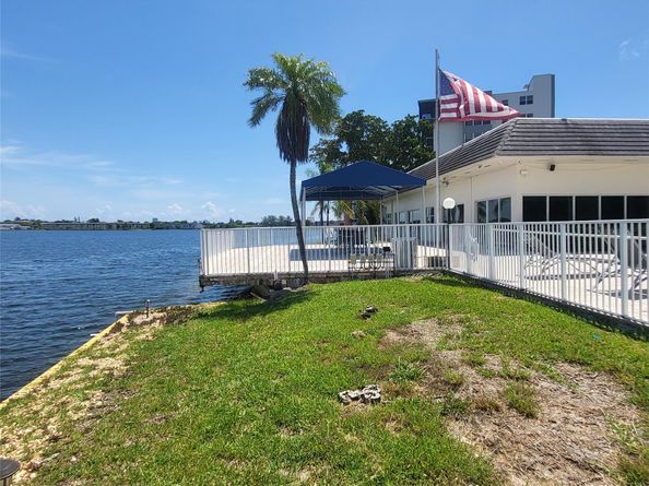 1075 NE Miami Gardens Dr 706, Miami FL 33179