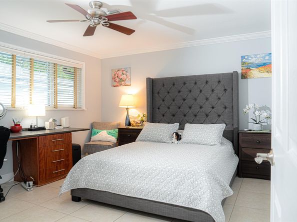 4131 Bayview Dr, Fort Lauderdale FL 33308