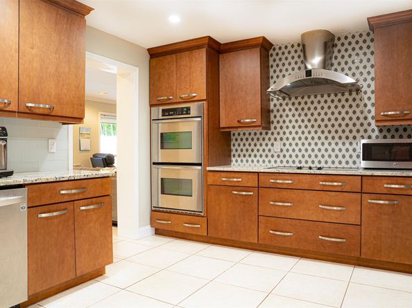 4131 Bayview Dr, Fort Lauderdale FL 33308