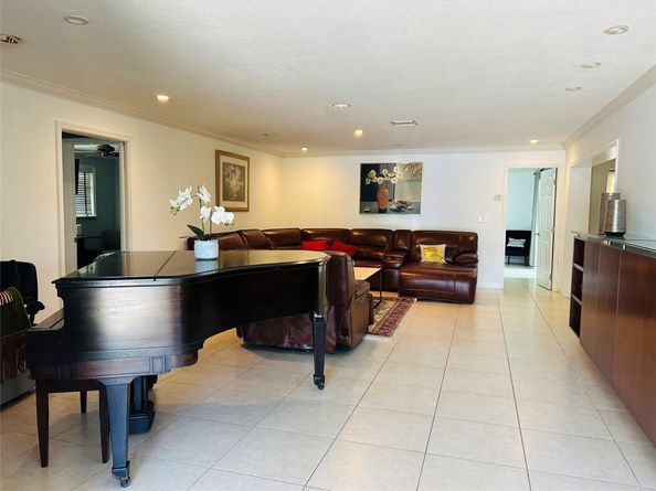 4131 Bayview Dr, Fort Lauderdale FL 33308