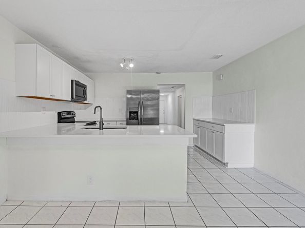8160-8170 NW 40th St, Coral Springs FL 33065