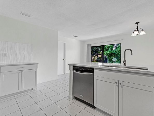8160-8170 NW 40th St, Coral Springs FL 33065