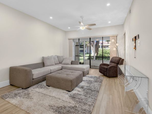 7484 La Paz Boulevard 103, Boca Raton FL 33433