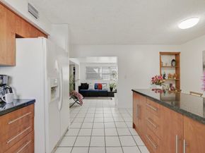 9702 NW 5th Lane 9702, Miami FL 33172