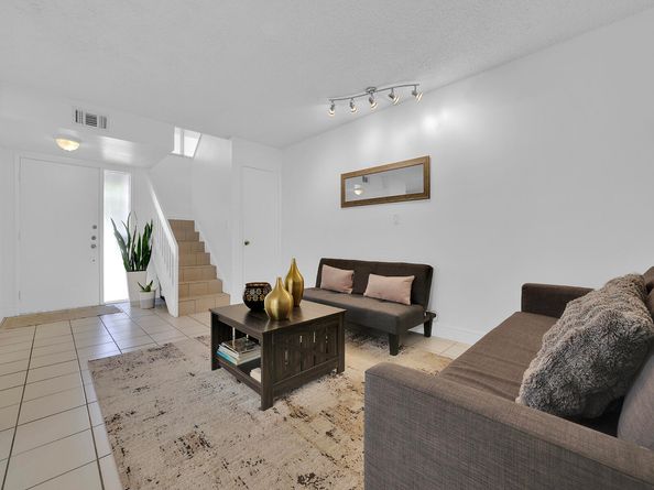 9702 NW 5th Lane 9702, Miami FL 33172