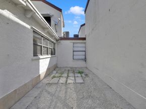 9702 NW 5th Lane 9702, Miami FL 33172
