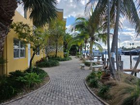 815 Middle River Dr 117, Fort Lauderdale FL 33304