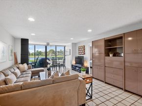 4272 Deste Court 101, Lake Worth FL 33467