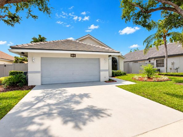 182 Temple Avenue, Boynton Beach FL 33436