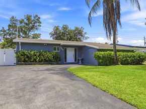 6444 Oak Street, Hollywood FL 33024