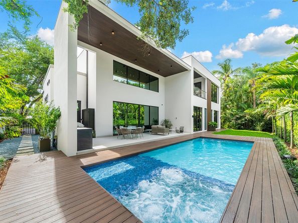 7895 SW 52nd Court, Miami FL 33143