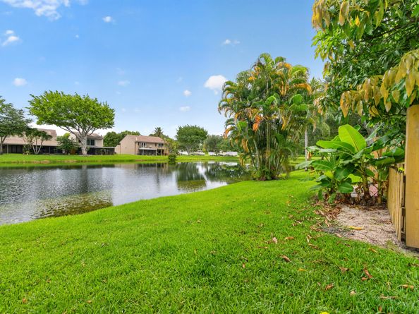 5182 S University Drive, Davie FL 33328