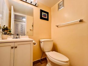 142 Cambridge F, West Palm Beach FL 33417