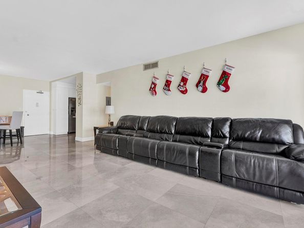 1980 S Ocean Dr 10H, Hallandale Beach FL 33009