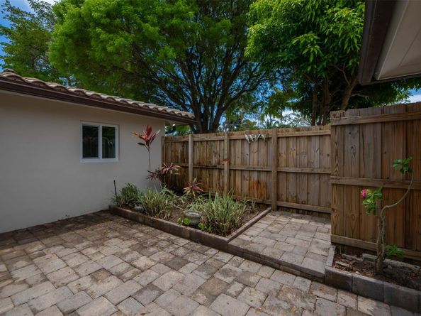 1623 NE 20th St, Fort Lauderdale FL 33305