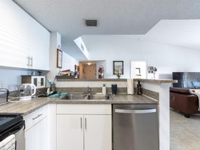 5031 Wiles Road 304, Coconut Creek FL 33073