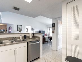 5031 Wiles Road 304, Coconut Creek FL 33073