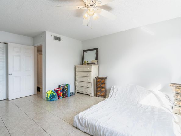 5031 Wiles Road 304, Coconut Creek FL 33073