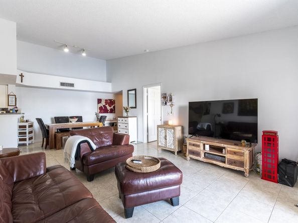 5031 Wiles Road 304, Coconut Creek FL 33073