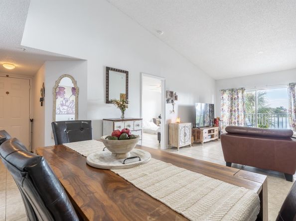 5031 Wiles Road 304, Coconut Creek FL 33073