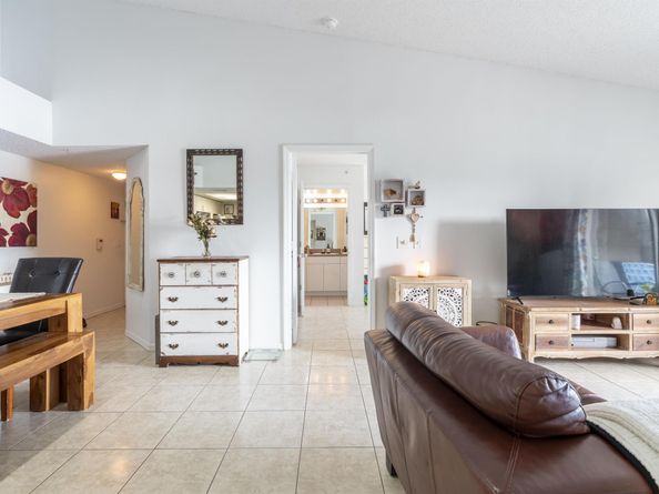 5031 Wiles Road 304, Coconut Creek FL 33073