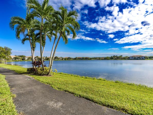 5031 Wiles Road 304, Coconut Creek FL 33073