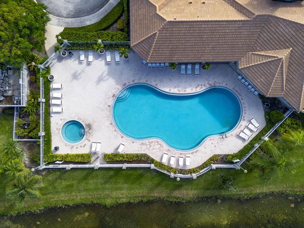 5031 Wiles Road 304, Coconut Creek FL 33073