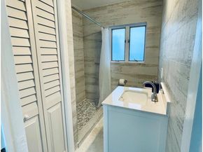 1742 NE 7th St, Fort Lauderdale FL 33304