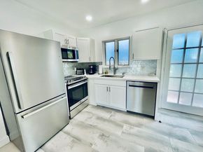 1742 NE 7th St, Fort Lauderdale FL 33304