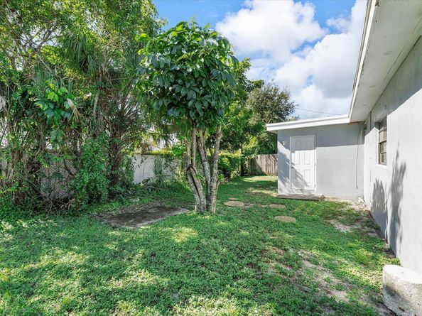 2860 NW 8th Place, Fort Lauderdale FL 33311
