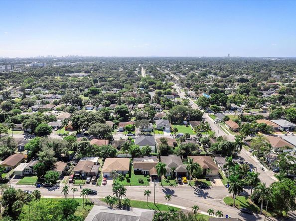 2860 NW 8th Place, Fort Lauderdale FL 33311